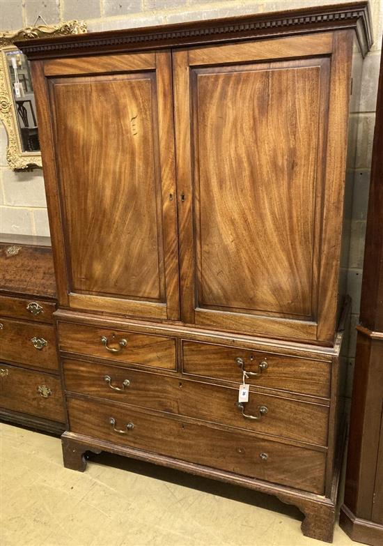 A George III mahogany linen press, width 124cm, depth 61cm, height 185cm